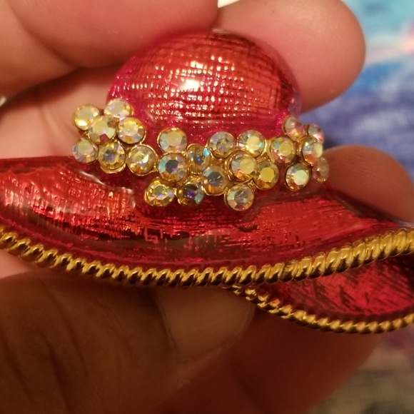 Vtg  Red hat brooch - Picture 2 of 3
